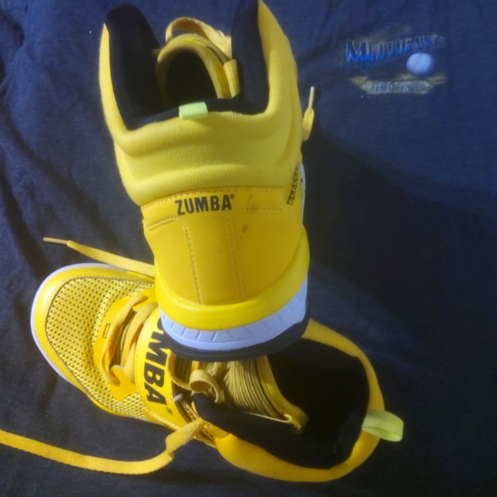 Zumba yellow high tops W 8.5 semi